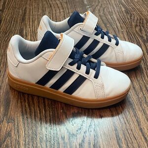 Adidas Kids White and Navy Sneakers with Gum Sole